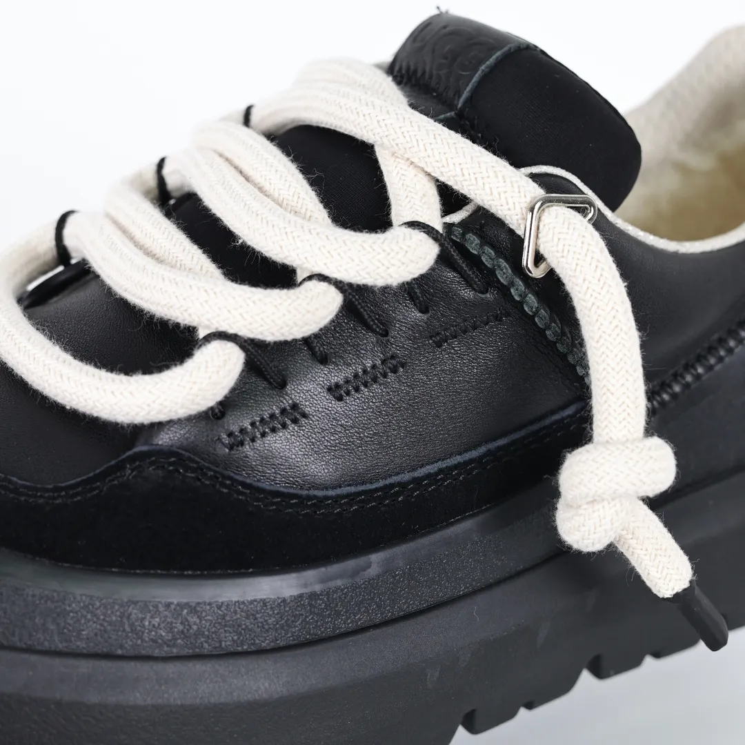 Copy price 💰700 Core recommendation Good price In recent years, uug has launched a series of styles that are partially geared towards the preferences of young consumers and have also moved to the forefront of fashion trends. Shoe body material Water-repellent coated suede upper 17 mm UGGPURE™ implanted wool insole Lightweight non-slip comfortable rubber outsole Brand LOGO trademark Comes with a full set of packaging Size: 36 37 38 39 40 41 42 43 44 45